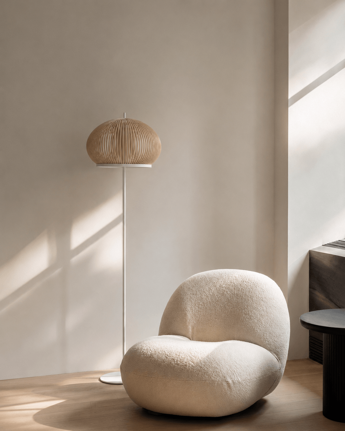 Mid-Century Modern Dikey Izgaralı Beyaz Lambader